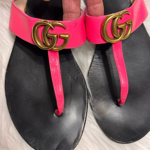 Gucci Women's Hot Pink Sandals with Gold Accents - Picture 5 of 17